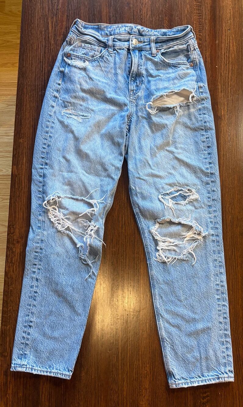 American Eagle Outfitters Mom Jean Woman's 4